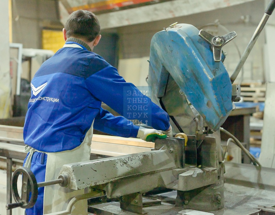 Обрезка заготовок на ленточной пиле Обрезка заготовок на ленточной пиле